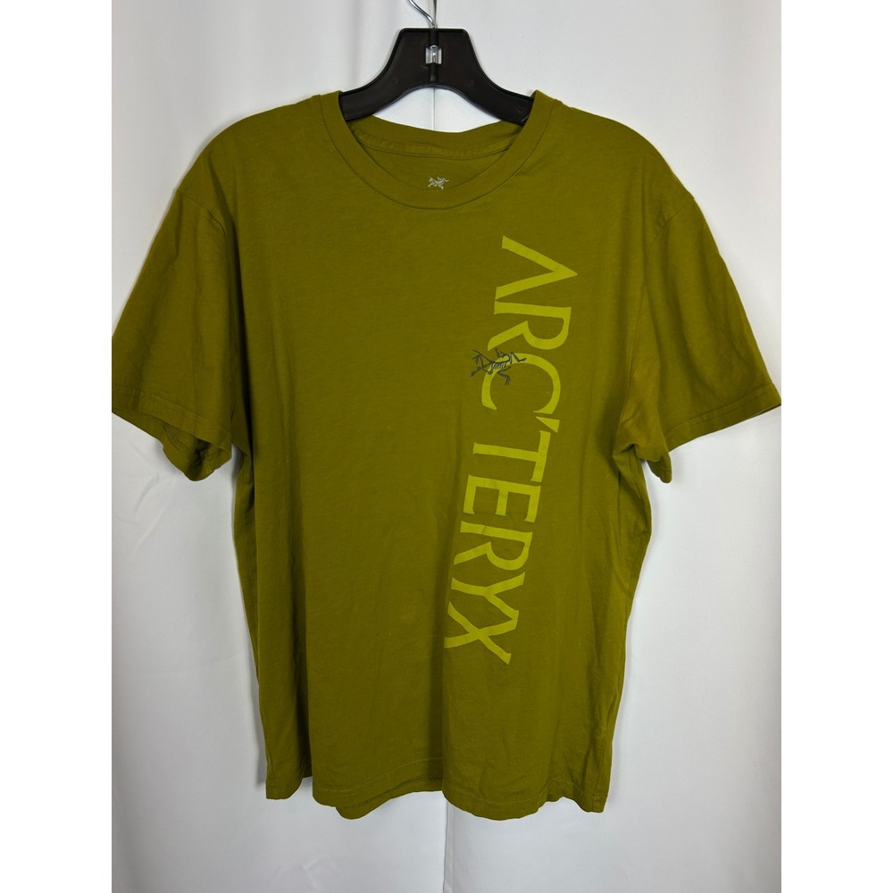 Arcteryx Vertical Logo Graphic T-Shirt Olive Green Gorpcore Mens Size Medium